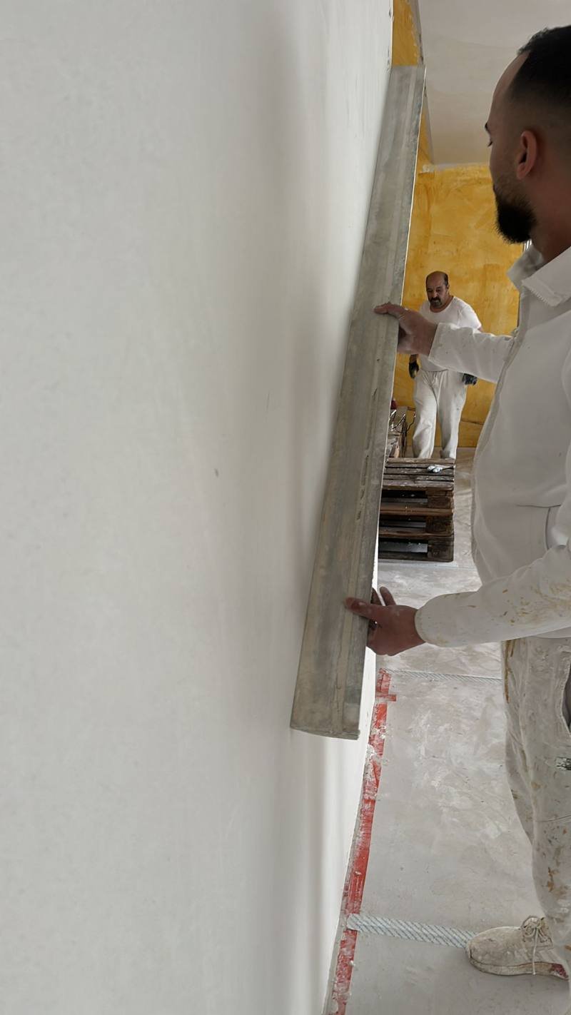 Stucwerk / voorstrijk - strak voorbereid en afgewerkt (6)